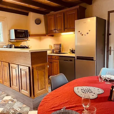Holiday home Maison Montagne Lelou - 4 A 6 Personnes - Jacques Des Blats Saint-Jacques-des-Blats